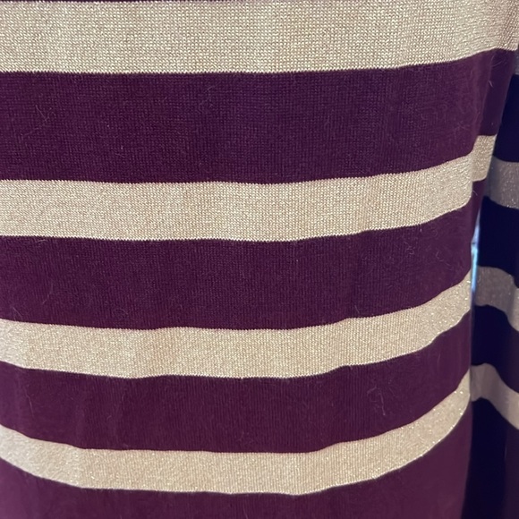 Michael Kors size large maroon & gold sweater with a gold chain vneck neckline - Picture 5 of 5